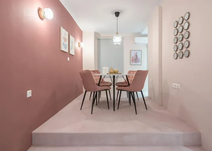 City Center Retreat Modern One Bedroom Apartment